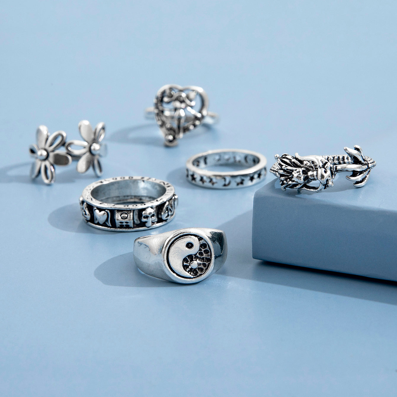 Fashion Statement Vintage Spades Solitaire Ring